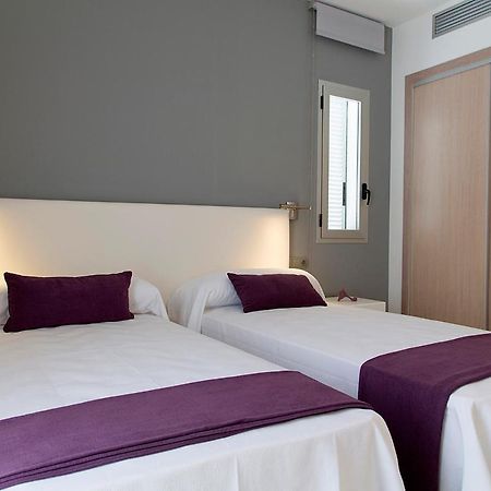 Apartamentos Proa - Emar Hotels Only Adults Es Pujols Kültér fotó