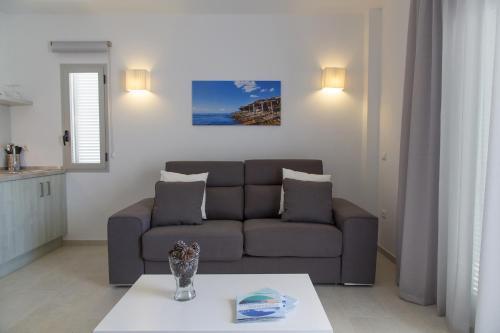 Apartamentos Proa - Emar Hotels Only Adults Es Pujols Kültér fotó