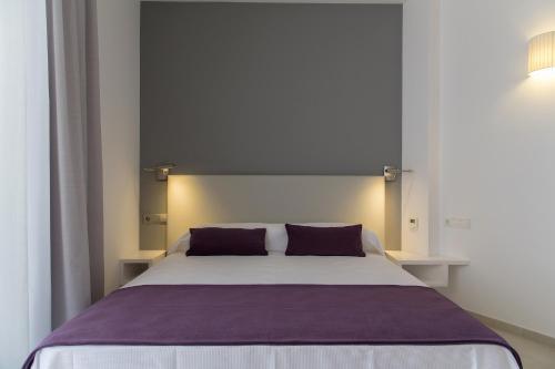 Apartamentos Proa - Emar Hotels Only Adults Es Pujols Kültér fotó