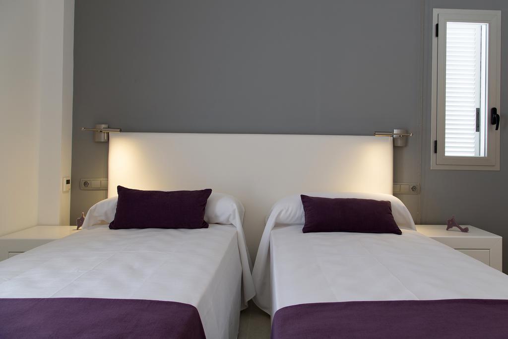 Apartamentos Proa - Emar Hotels Only Adults Es Pujols Szoba fotó