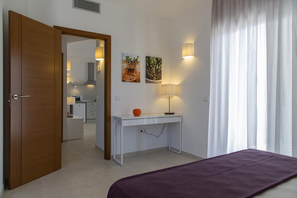 Apartamentos Proa - Emar Hotels Only Adults Es Pujols Szoba fotó