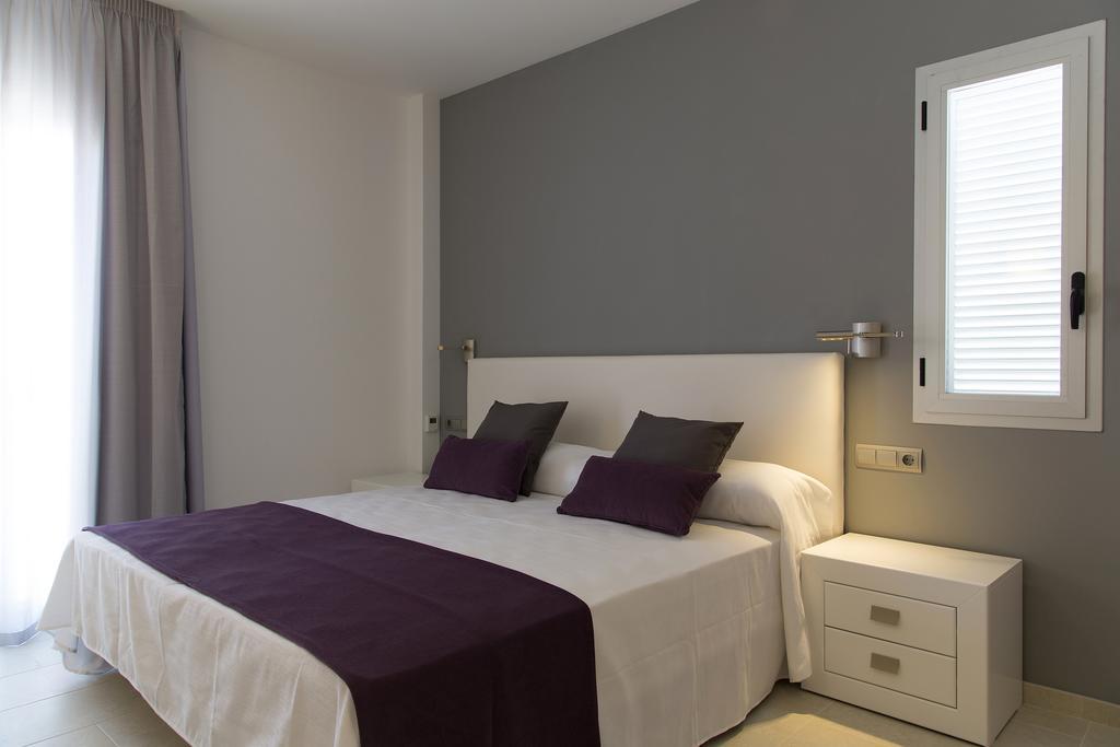 Apartamentos Proa - Emar Hotels Only Adults Es Pujols Kültér fotó