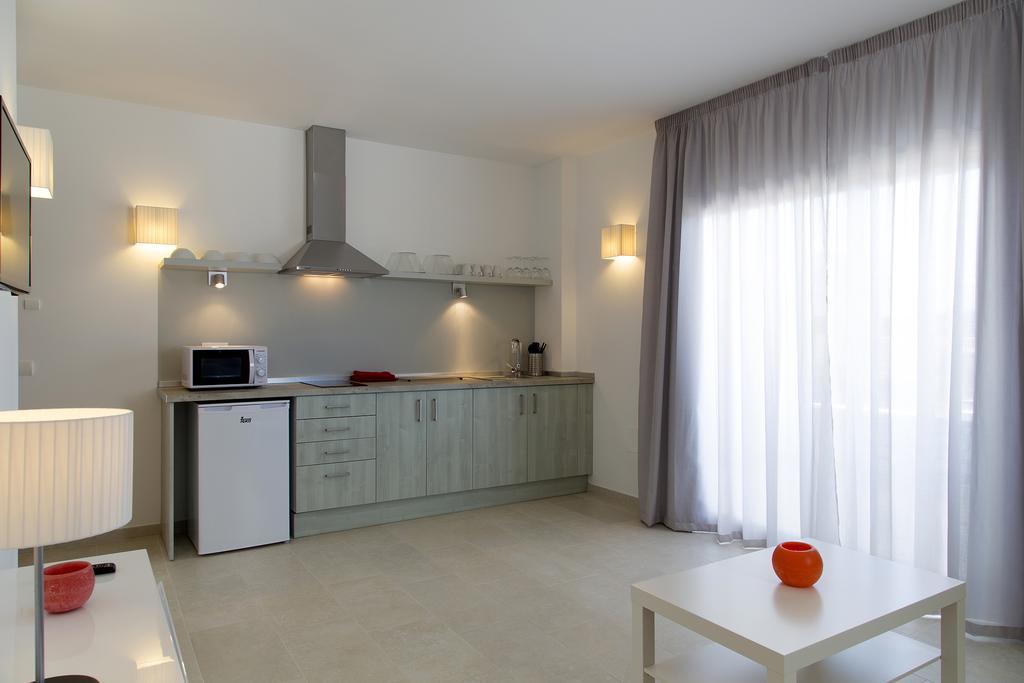 Apartamentos Proa - Emar Hotels Only Adults Es Pujols Szoba fotó