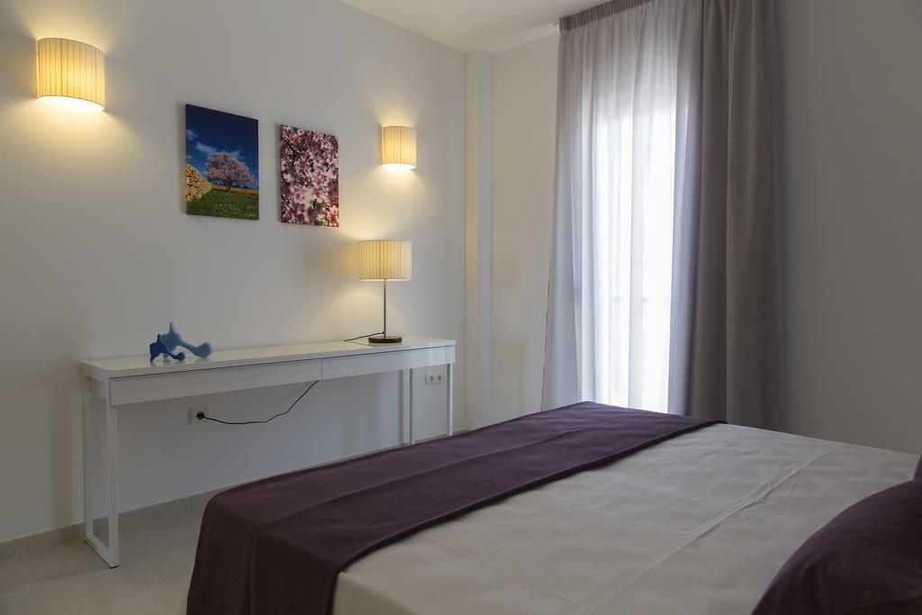 Apartamentos Proa - Emar Hotels Only Adults Es Pujols Szoba fotó