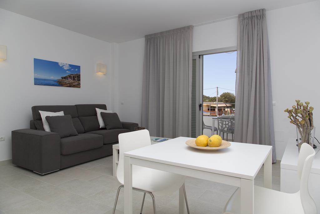 Apartamentos Proa - Emar Hotels Only Adults Es Pujols Szoba fotó